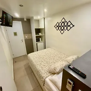 Nuevas Con Bano Privado Frente Al Metro St Mwc Barcelona-fira Apartamento